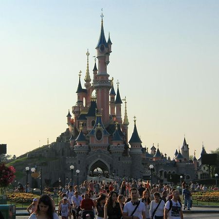 Appartement Wakandais-Proche Disney, Parking & Wifi Montévrain Esterno foto