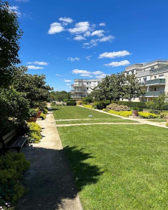 Appartement Wakandais-Proche Disney, Parking & Wifi Montévrain Esterno foto