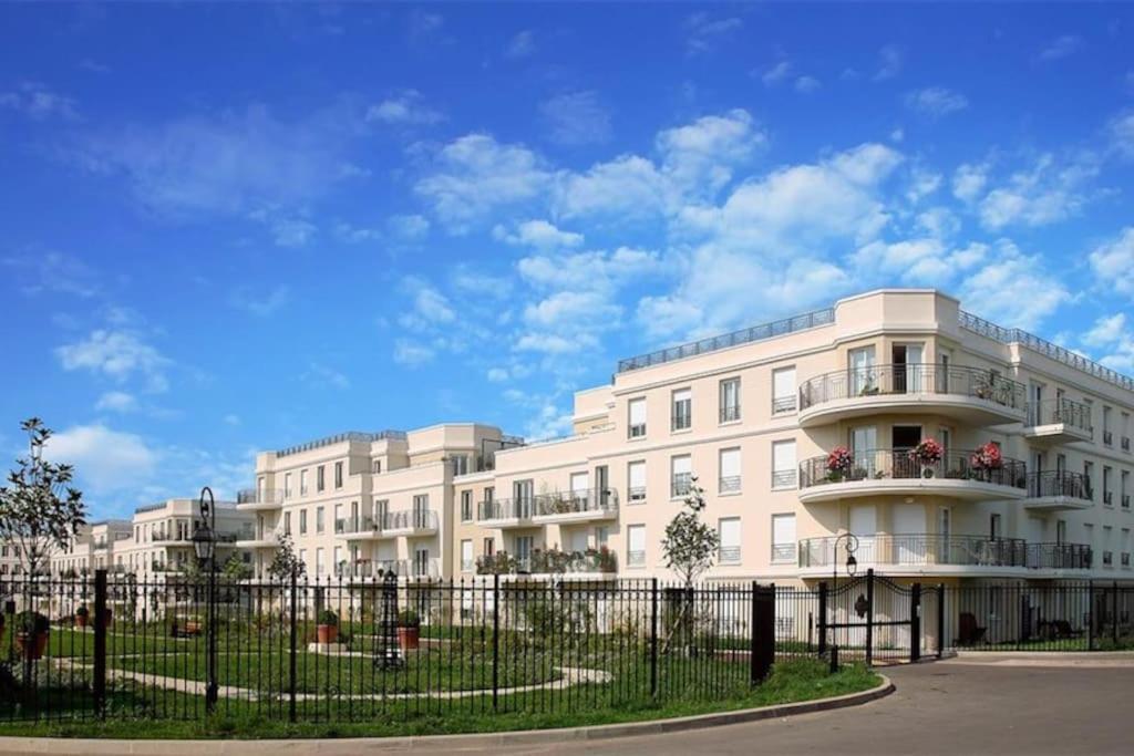 Appartement Wakandais-Proche Disney, Parking & Wifi Montévrain Esterno foto