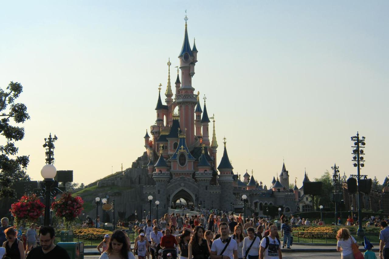 Appartement Wakandais-Proche Disney, Parking & Wifi Montévrain Esterno foto